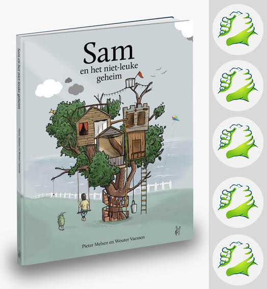 Op de cover zie je Sam op de schommel, hangend aan een een tak van een boom met grote en diverse boomhutten en zijn grote, niet-leuke geheim